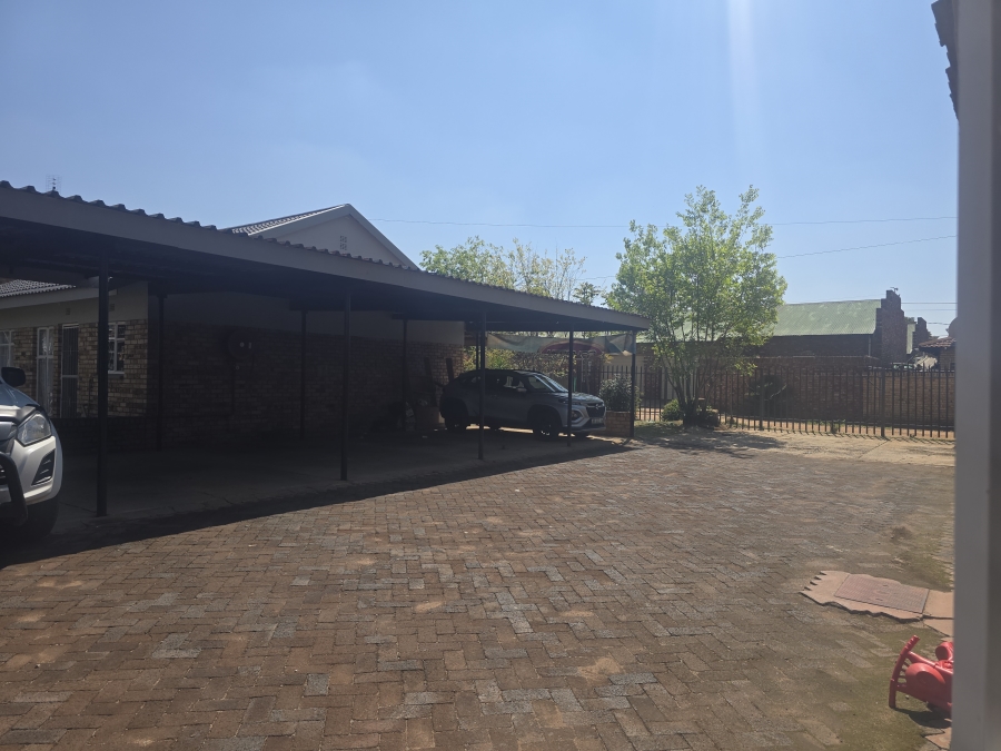 To Let 2 Bedroom Property for Rent in La Hoff North West